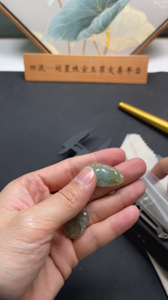 F25929269 Jadeite Pendant