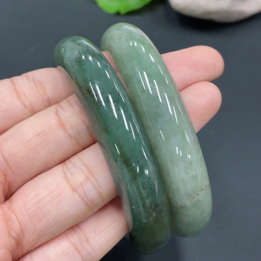 F23584877 Jadeite Round Bangle Size 56.6/56.3 Sell as a Lot