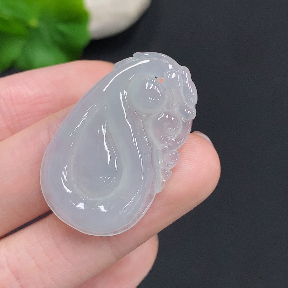 F35124816 Jadeite Fu Bei Pendant, total weight approximately 6.1 grams