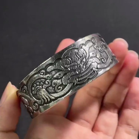 W32714646 Wide Dragon Pattern Silver Bracelet Approximately 64g Miscellaneous
