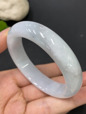 F29357509 Jadeite Round Bangle (Total Weight: Approx. 57.77g, Inner Diameter: 54)