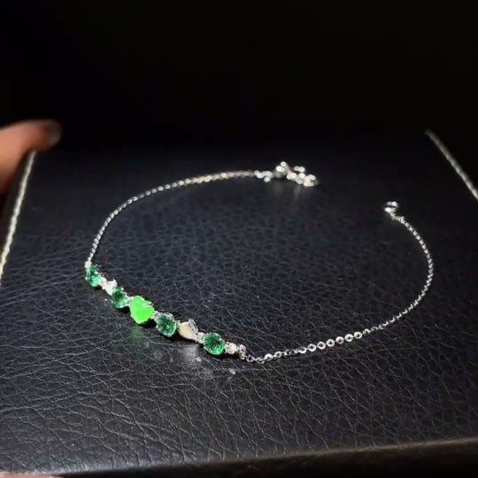 C31576276 Emerald Bracelet Set in 18k Gold, Total Weight Approx. 1.75g, Clarity Enhanced, Accented with Diamonds and Jadeite