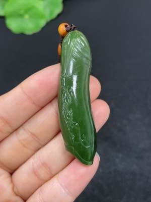 H46532183 和田玉挂件   蝙蝠   货品总重约（含链，链子非和田玉）15.5g