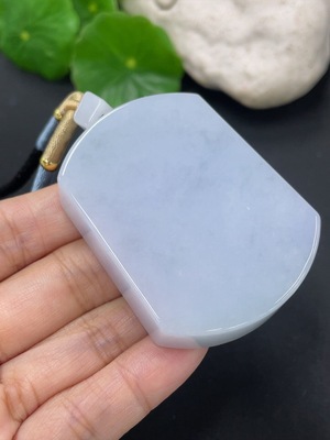 F41906580 翡翠挂件无事牌 货品总约重 含绳82.94g