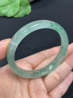 H45387180 非洲翠（独龙玉）正圈手镯    圈口51.7   货品总重约23.5g
