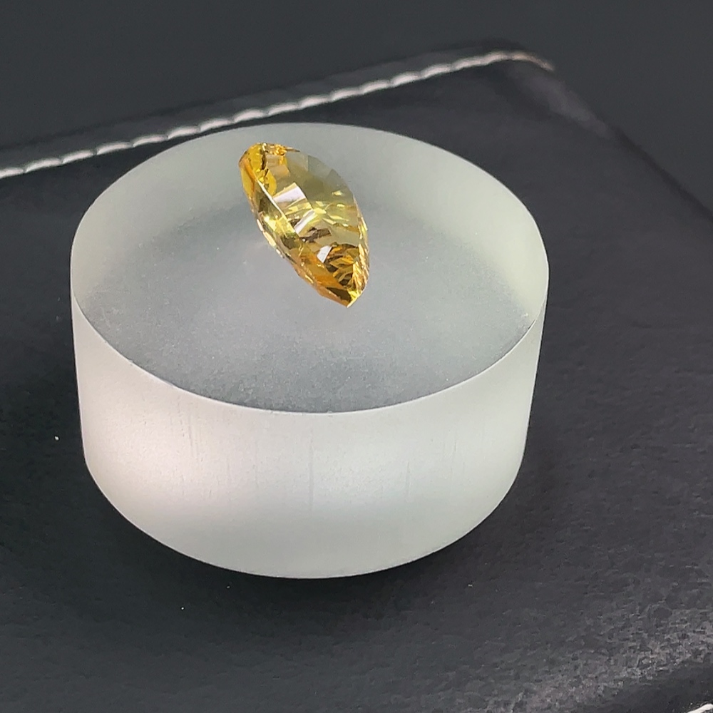 C22498444 Crystal Loose Stone Total Weight Approximately 7.955 Carats