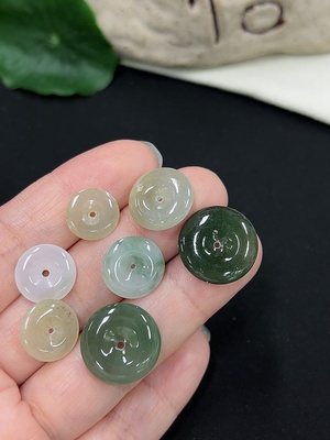 F46547813 翡翠平安扣挂件 货品总重约8.9g