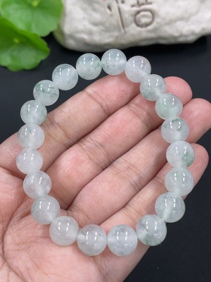 F41927719 翡翠手串  卡9.4mm左右 货品总重约30克
