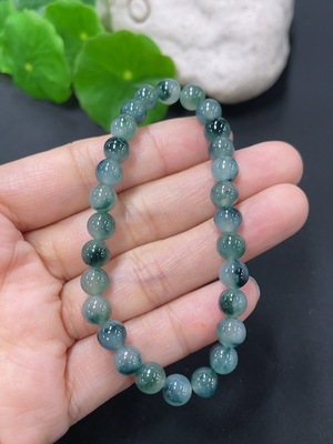 F41934827 翡翠手串 卡6.2mm左右 货品总约重11.36g