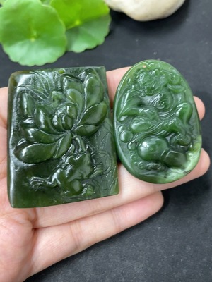 H46574405 和田玉碧玉挂件  钟馗+花开富贵    含其他矿物成分    货品总重约65.1g