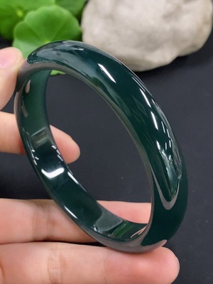 F42968538 翡翠正圈手镯 圈口60.2 货品总重约51.57g