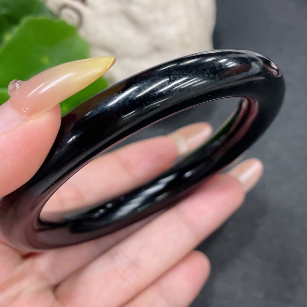 H32823202 Hetian Jade Round Bangle Size 59.7 Total Weight Approx. 62.7g