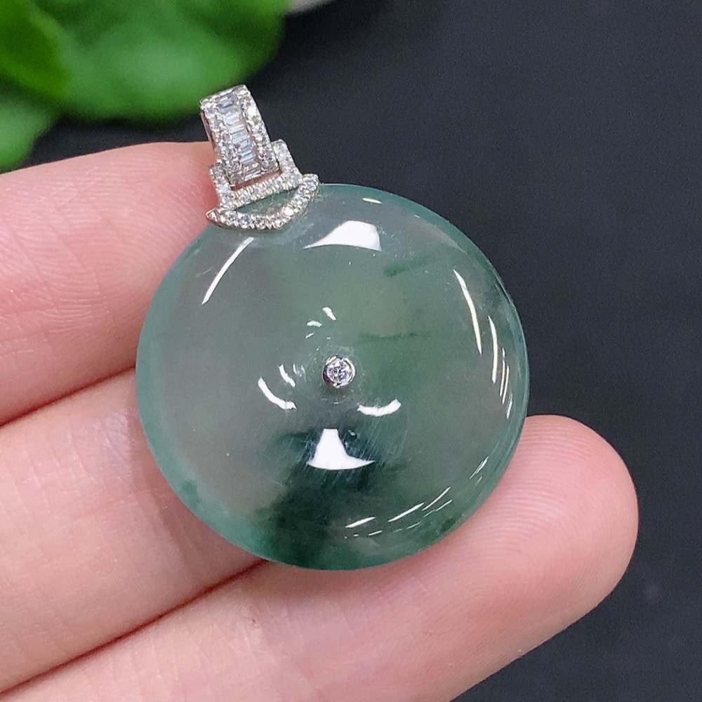 F33876742 Jadeite Safety Buckle with 18K Gold Clasp, Total Weight Approx. 6g, Diamond Accents