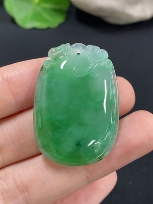 F41936994 翡翠福瓜挂件 货品总重约11.06g