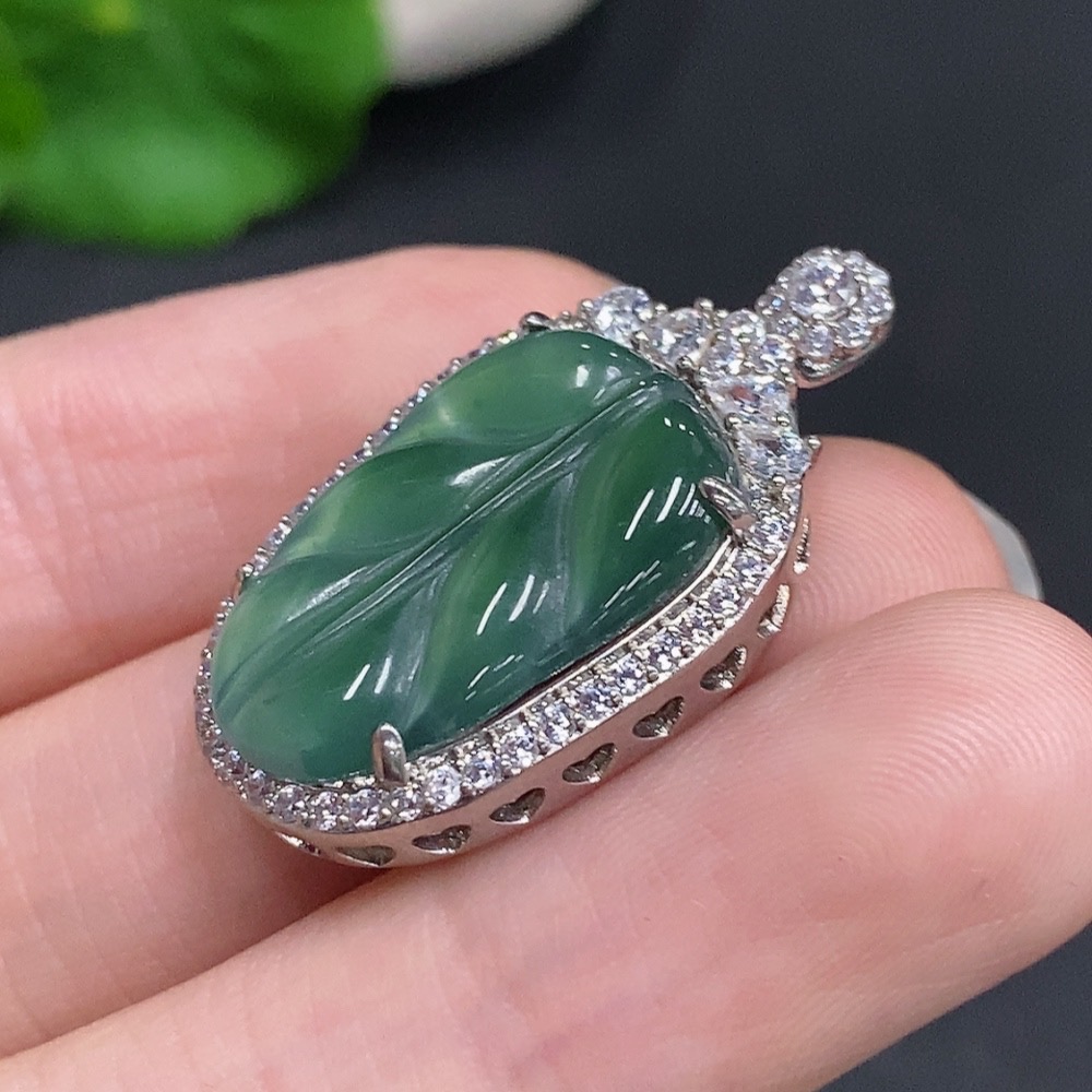F33940944 Jadeite Leaf Pendant Non-Gold Inlaid Total Weight Approx. 4.7g