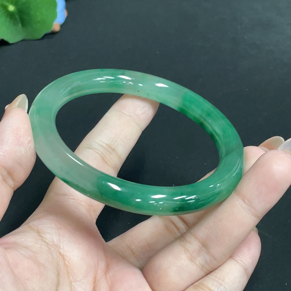 H31677118 African Emerald (Dulong Jade) Round Bangle
