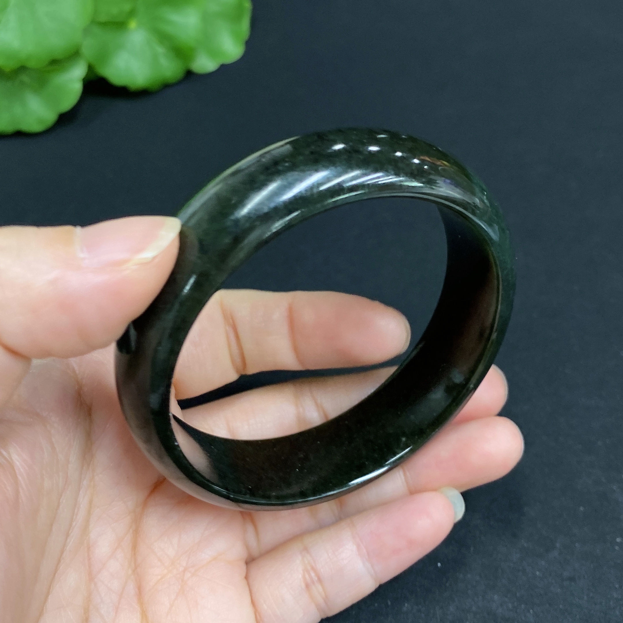 H34015196 Hetian Jade Round Bracelet Size 55.7/57.4 Total Weight Approx. 103.3g