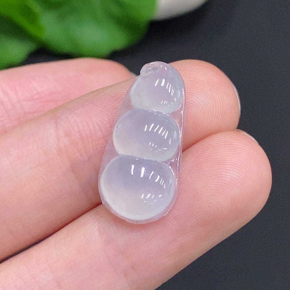 F35161140 Jadeite Lucky Bean Pendant, Total Weight Approx. 1.56g