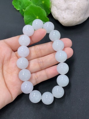 F43138927 翡翠手串 卡12.8mm左右  货品总重约60.62g