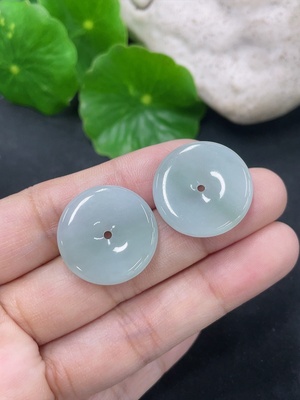 F46568244 翡翠平安扣挂件 货品总重约6.33g