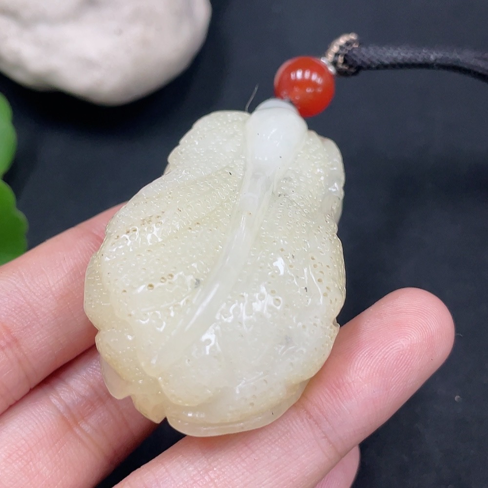 H30537787 Hetian Jade Pendant  Chinese Cabbage