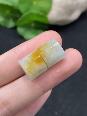 F34055971 Jadeite Road-Road-Pass Pendant, the color origin of the yellow part is undetermined