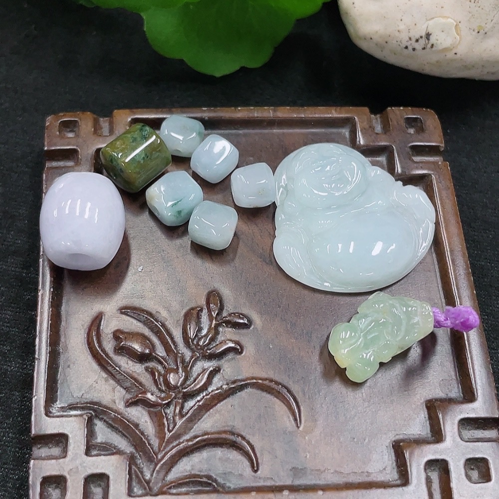 F32709849 Jadeite Pendants Sell as a Lot