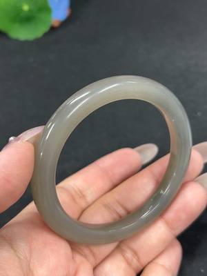 H41898040 和田玉正圈手镯 圈口54 货品总重约32.1g