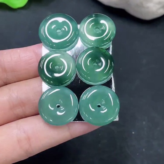 F31637418 Jadeite Pendant Sell as a Lot