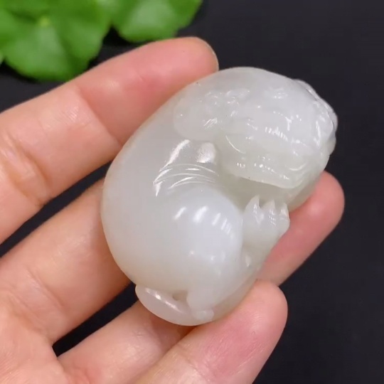 H28310617 Hetian Jade Pendant, Auspicious Beast, Total Weight Approx. 43.8g, Undetermined Skin Color Origin