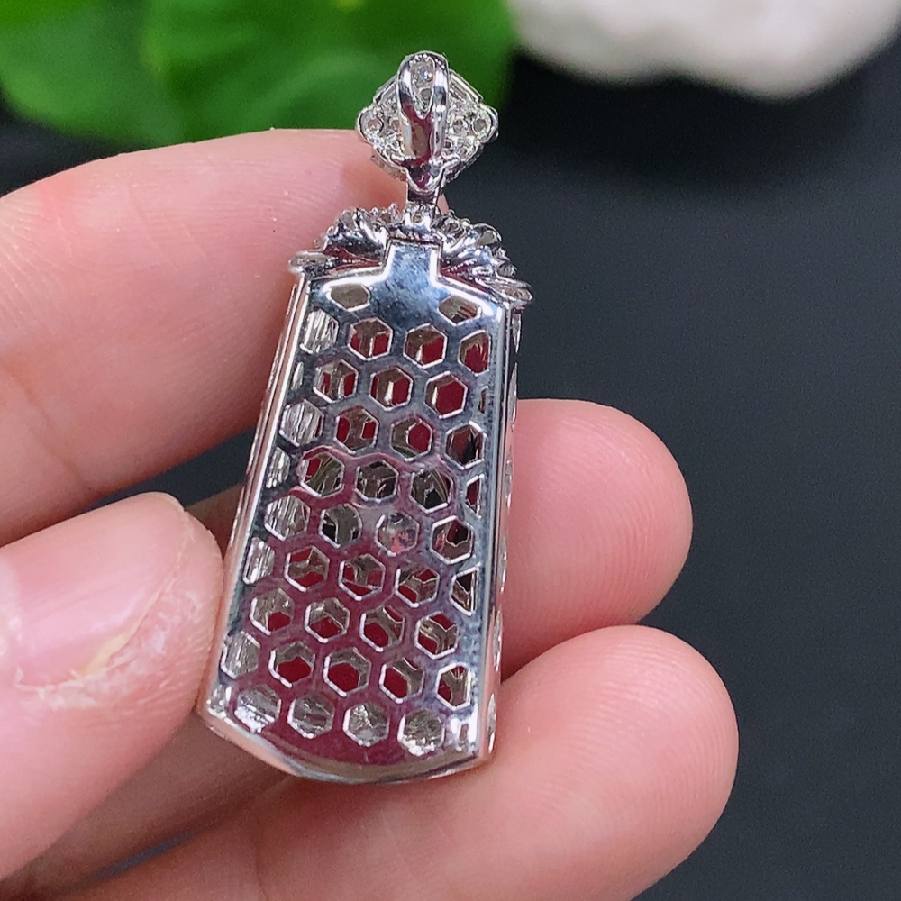 F33904548 Jadeite Plain Pendant with 18K Gold and Diamond Accents Total Weight Approx. 5.1g