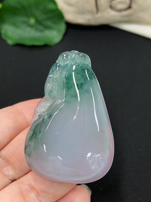 F46546230 翡翠福瓜挂件 货品总重约23.1g