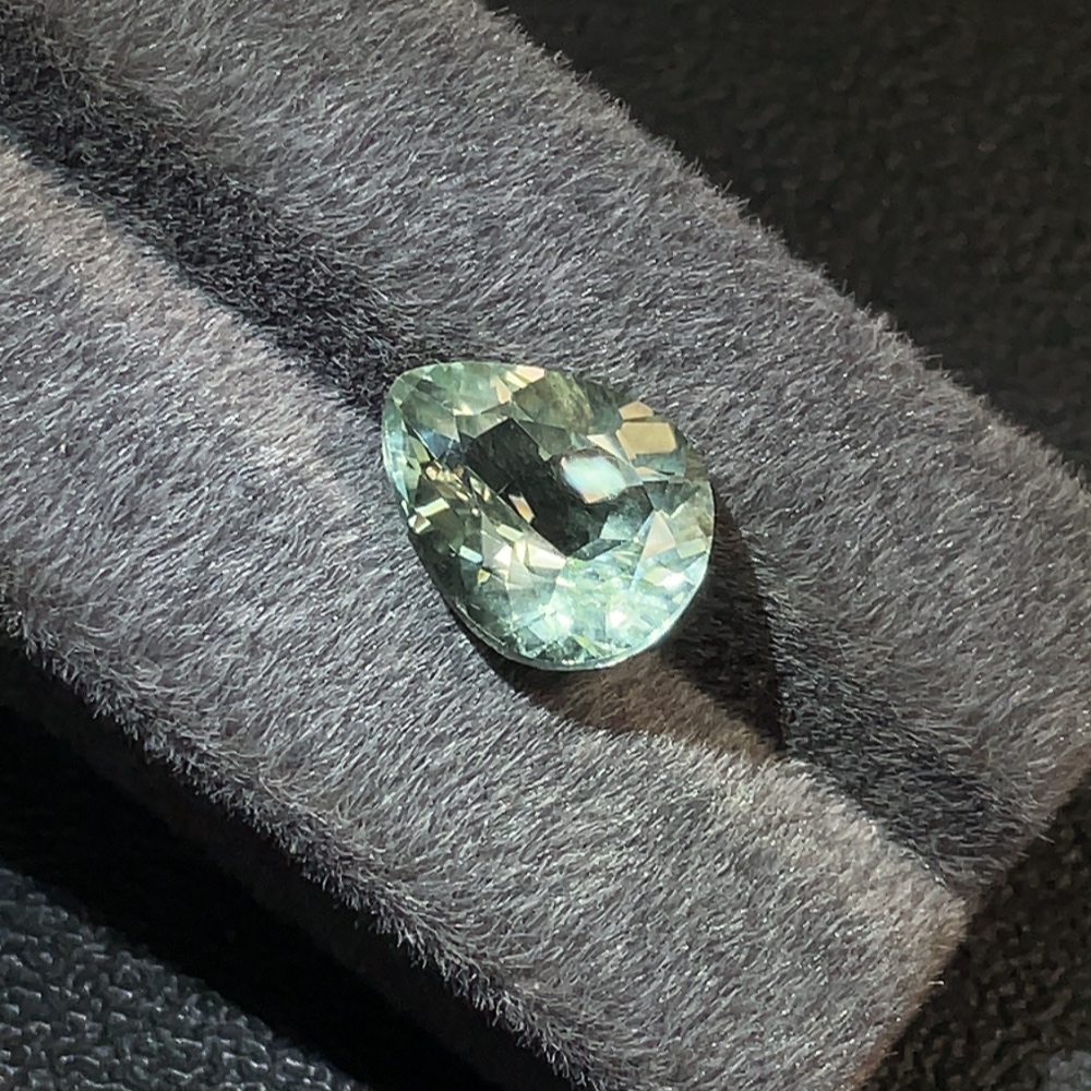 C24796034 Crystal Rough Stone Total Weight Approx. 7.58 Carats