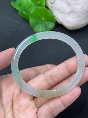 F43139159 翡翠贵妃手镯 货品总重约13.4g 53/45.3圈口