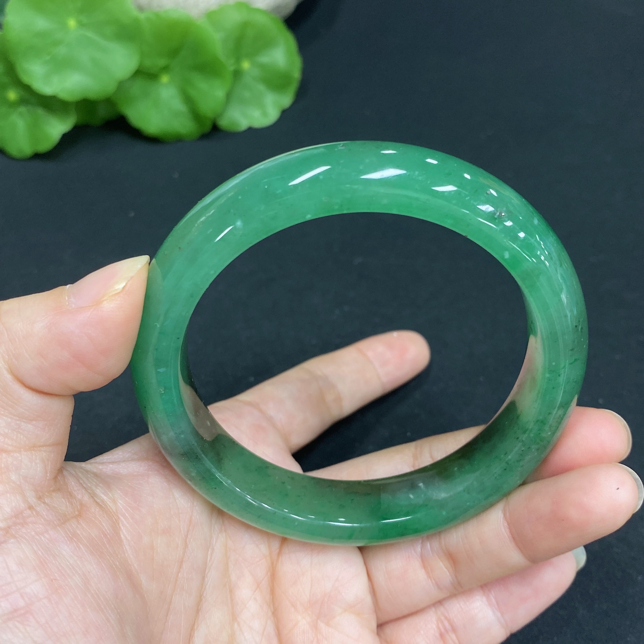 H34015821 African Emerald (Dulong Jade) Round Bracelet