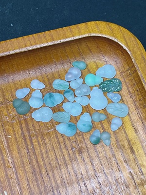 F36234963 Jadeite Gourd Inlaid Sell as a Lot Rough