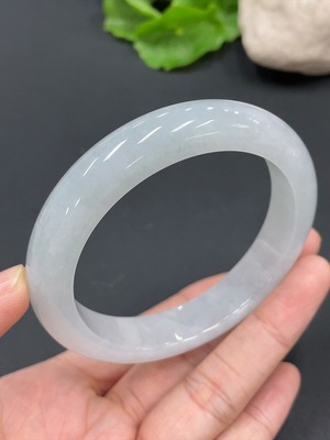 F22448936 Jadeite Round Bracelet Size 56.3 Total Weight 57.901g