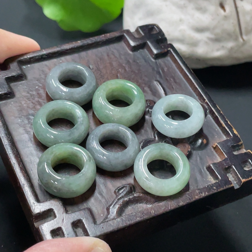 F34978330 Jadeite Donut Pendant