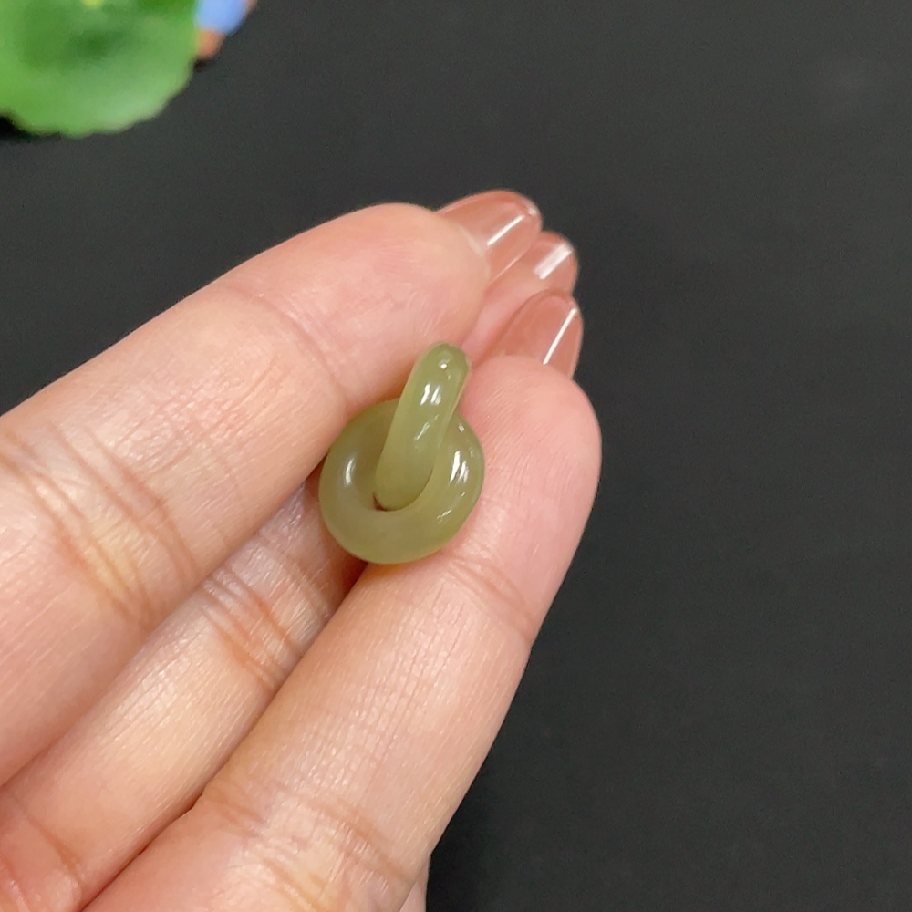 H34074525 Hetian Jade Pendant Total Weight About 2.3g