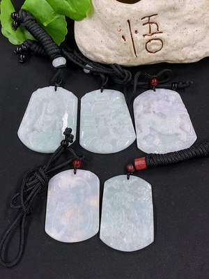 F46525114 翡翠挂件  一手走 货品总重约122.1g