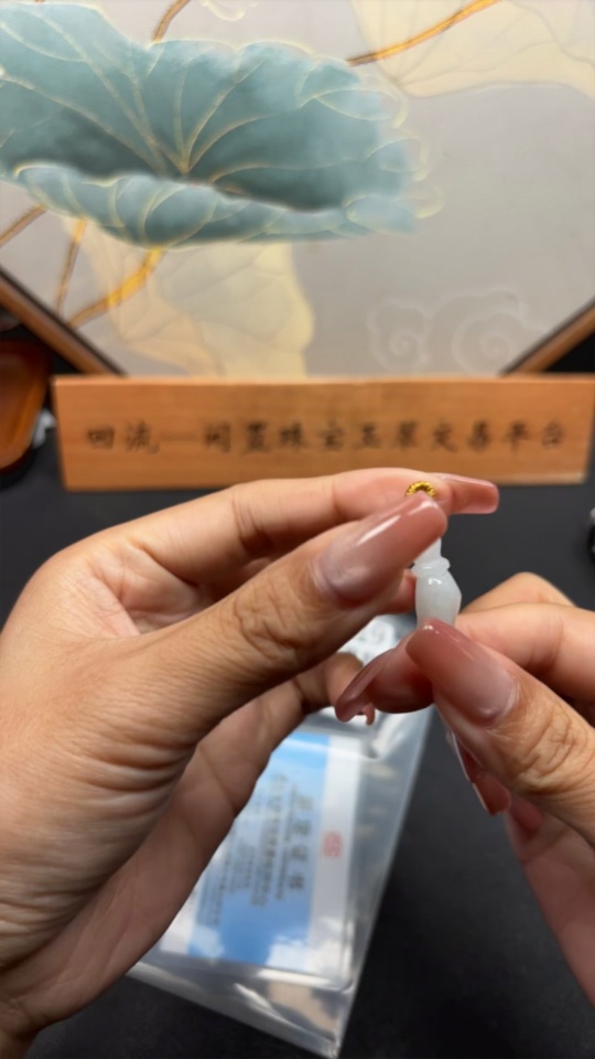 F29431919 Jadeite Pendant with a Cherished Pearl