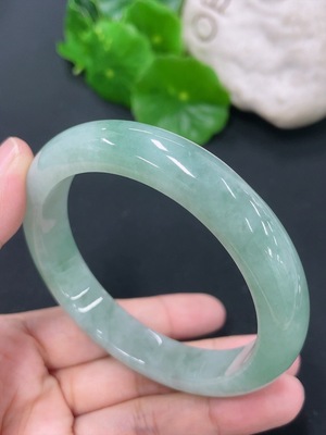 F46551904 翡翠正圈手镯 圈口55.8mm 货品总约重53.33g