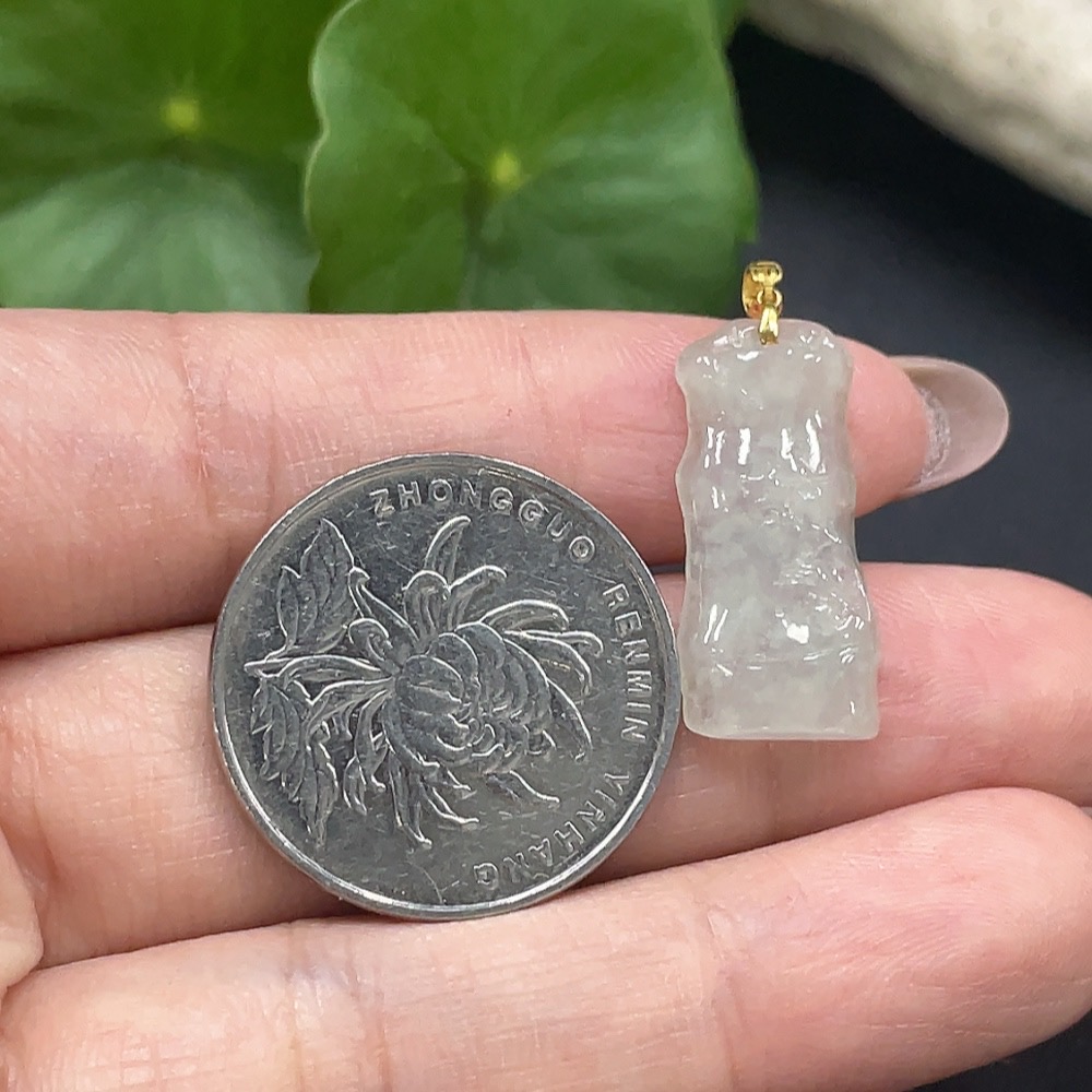 F19120975 Jadeite Bamboo Pendant with 18K Gold Clasp Total Weight 1.701g