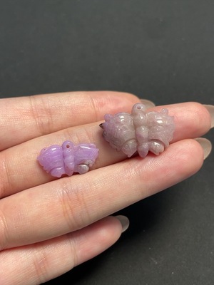 C42963385 苏纪石挂件  仅紫色  货品总重约4.53克  含其他矿物成分  (含矿)