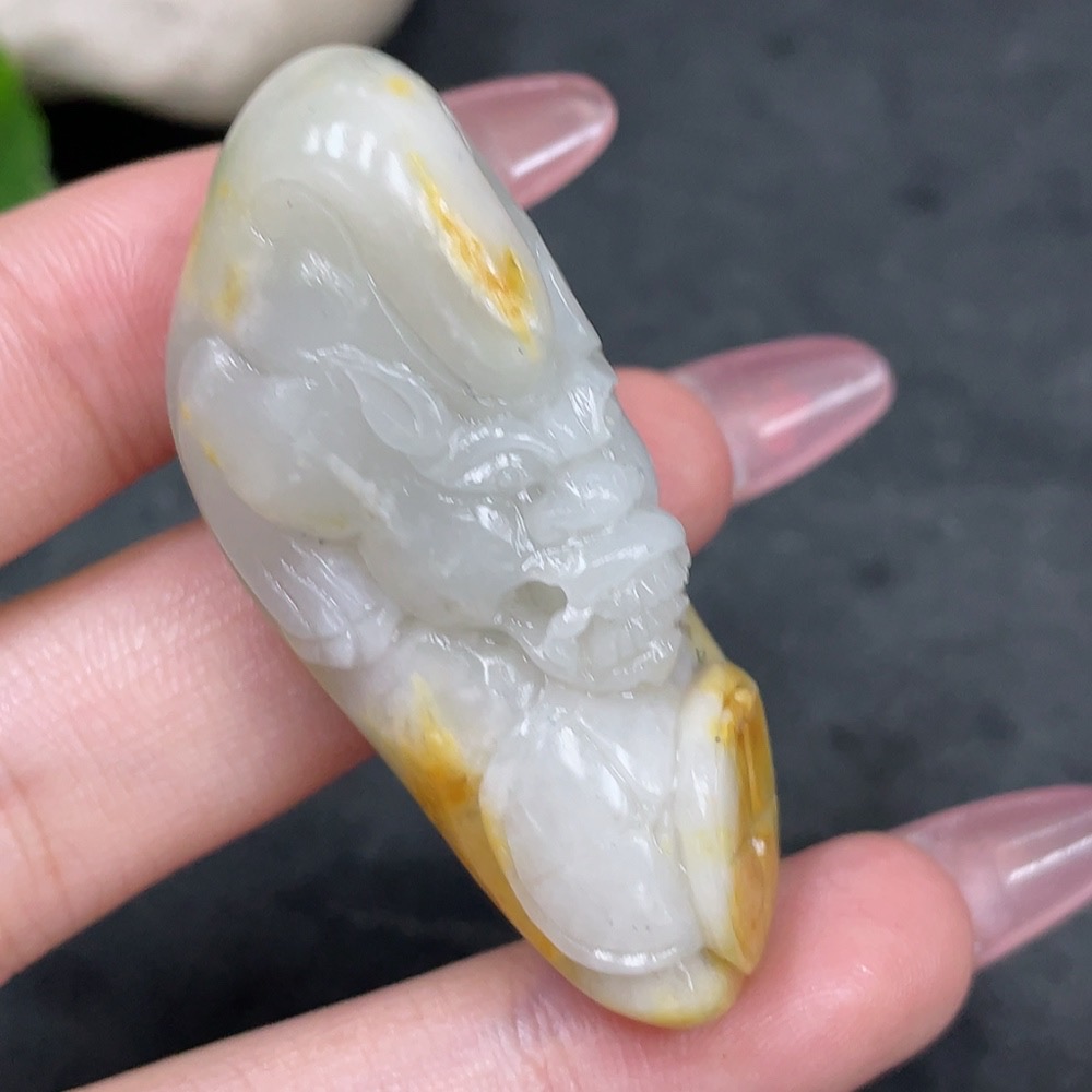 H33944357 Hetian Jade Pendant - Auspicious Beast, undetermined skin color origin, contains other mineral components, total weight approx. 31.6g