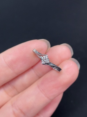 M46538826 钻石戒指 pt84% 货品总重约2.21克 圈口12 印记D0.129ct