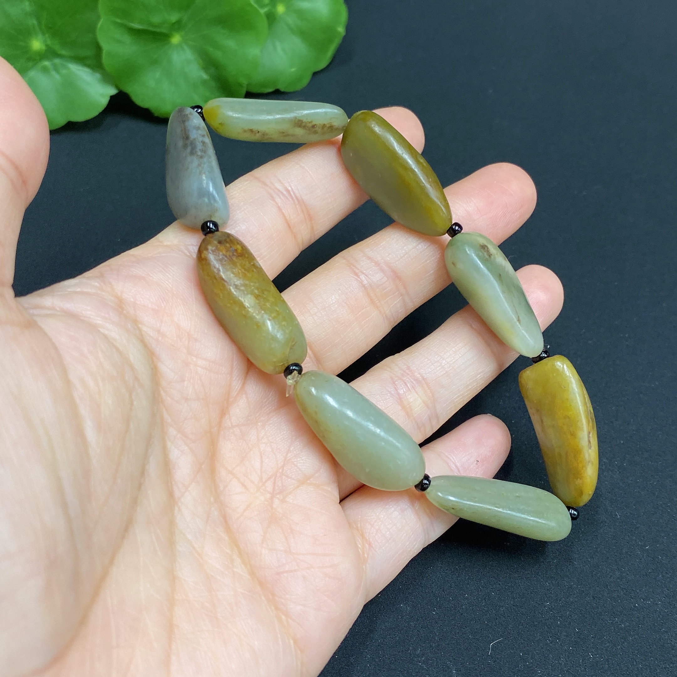 H31601636 Hetian Jade Bracelet  Undetermined Skin Color Origin  Contains Other Mineral Components  Accompanying Beads Not Hetian Jade  Total Weight Approx. 34.6g