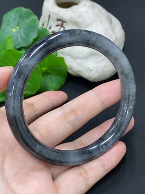 F42955574 翡翠圆条手镯 圈口63.3 货品总重约55.8克