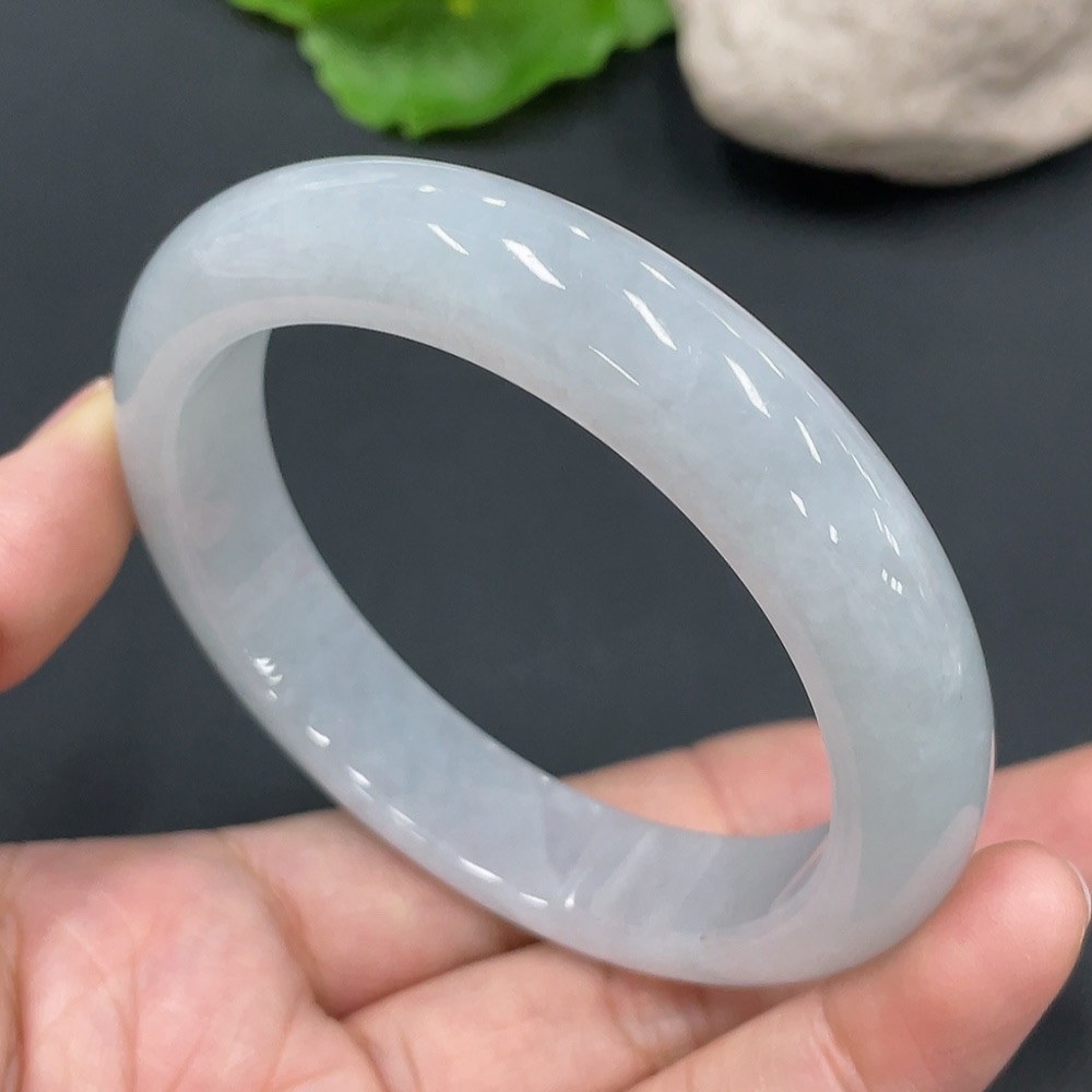 F22448936 Jadeite Round Bracelet Size 56.3 Total Weight 57.901g