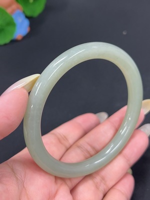 H41947291 和田玉圆条手镯 圈口62.7 货品总重约36.9g